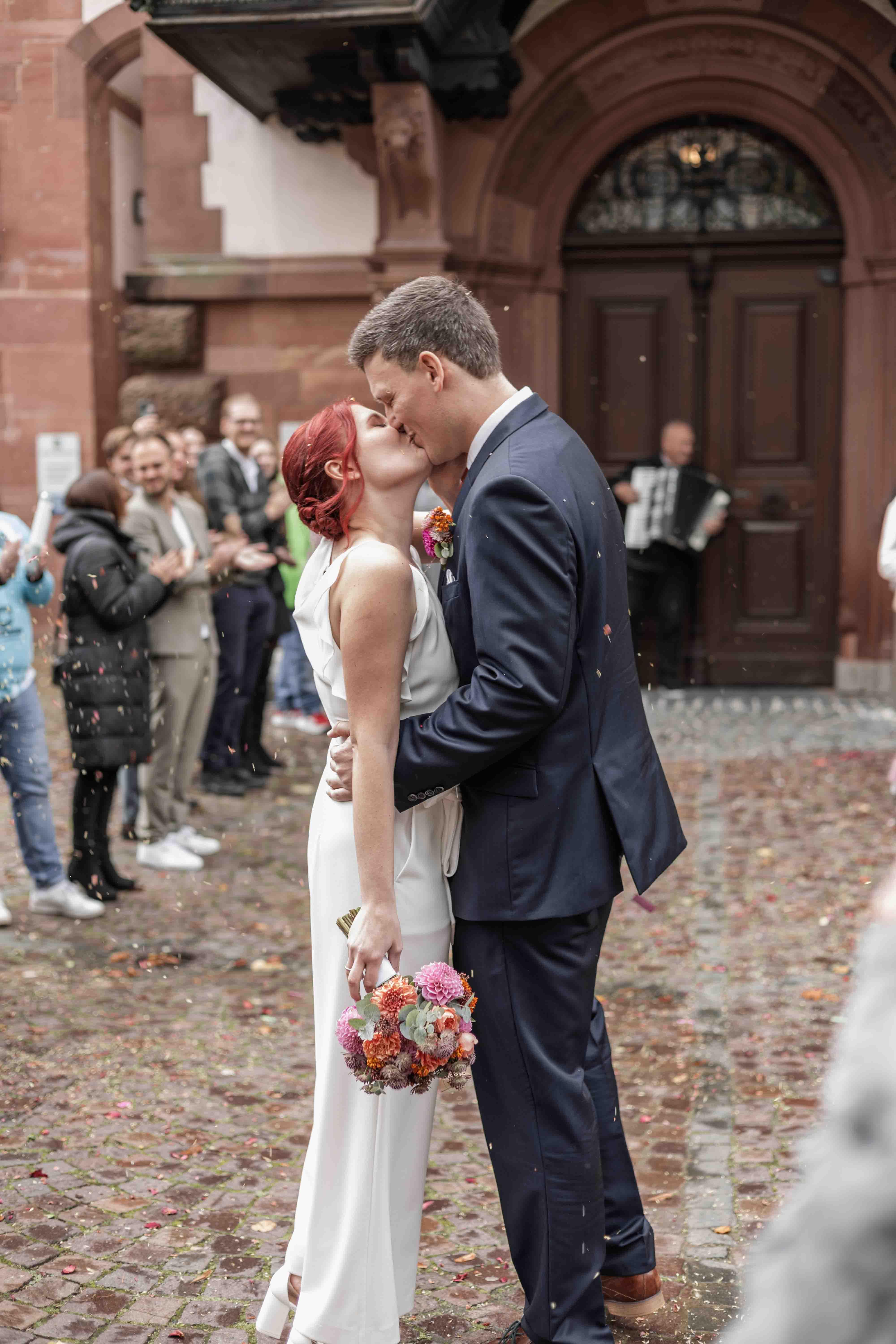 Hochzeitspaar Standesamt Weinheim - Fotografie und Videografie - Julie Weddings