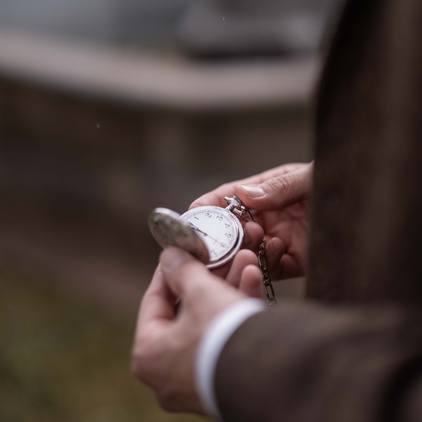 Hochzeitsfoto - Nahaufnahme Taschenuhr Bräutigam